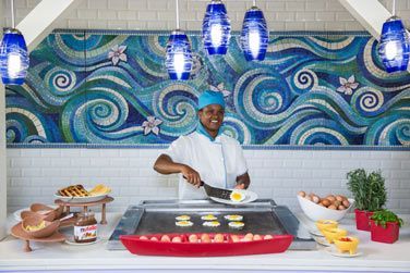 Profitez des plats Seychellois typiques aux saveurs exotiques que le chef se fera un plaisir de vous concocter