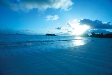 Coucher de soleil paradisiaque sur Praslin