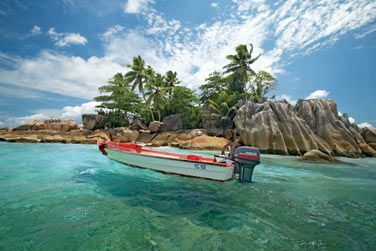 Offrez vous une excursion bteau sur les eaux lagonesques de Praslin