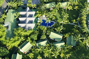 Vue arienne des jardins tropicaux et de la flore florissante de Praslin