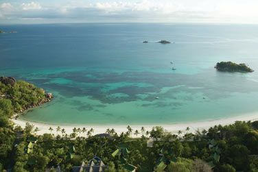 Belle vue d'ensemble arienne de Praslin et sa beaut sans gal