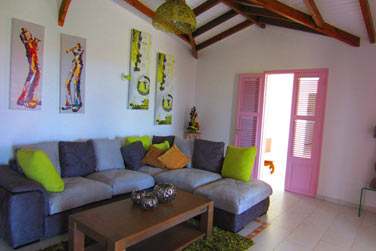 Le superbe salon intrieur...