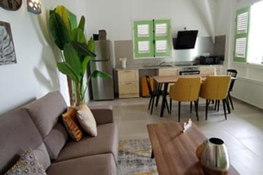 La Villa Anis est spacieuse aux tons gris apaisants