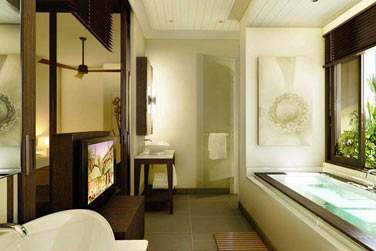 Les salles de bain sont spacieuses