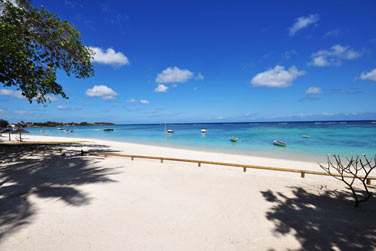 Rsidez au Domaine des Alizs et bnficiez d'un accs  un espace priv sur la plage de Trou aux Biches