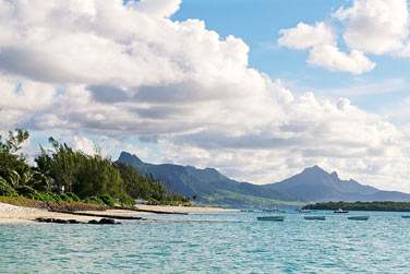 Profitez d'une vue splendide sur les montagnes du sud de l'le