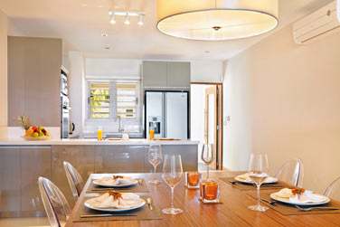 Les cuisines sont ouvertes sur la salle de sjour o vous pourrez dner tous ensemble