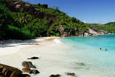 Les Villas d'Or sont idalement situes en bordure de la plage de Cte d'Or