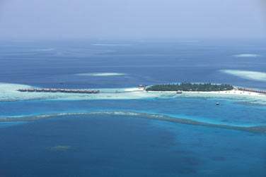 Bienvenue aux Maldives  l'htel Constance Moofushi Resort !
