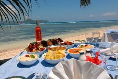 Laissez vous tenter par les produits locaux, fruits et poissons frais sont excellents