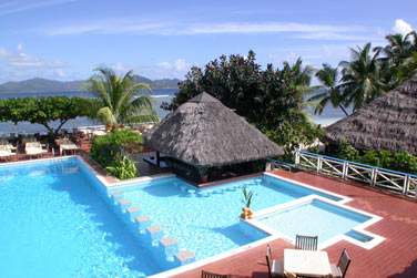 La grande piscine de l'htel pour vous rafrachir aprs une journe  vlos