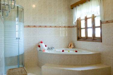 La salle de bains de la Suite Lune de Miel