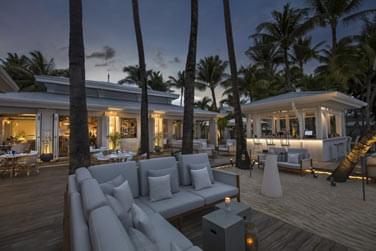 Le coucher du soleil sur le restaurant Citronnella's