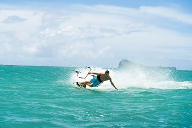 Glissez  toute allure sur le lagon calme bordant l'htel
