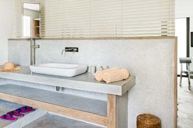 Salle de bain de l'appartement famille vue mer