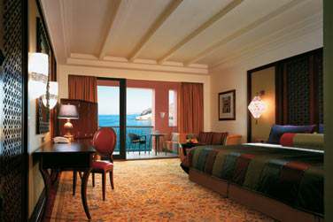 ... donnant sur un balcon face  la mer