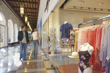 Les boutiques du souk Al Mazaar, partie intgrante du resort