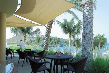 Prenez un verre tout en admirant la vue poustouflante sur le mer...