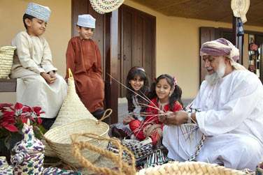 Les artisans omanais vous feront dcouvrir leur traditions et artisanat