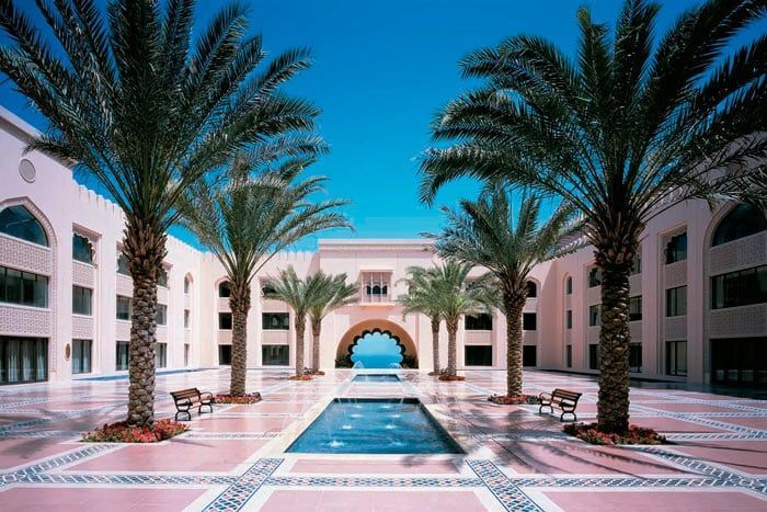 photo shangri-la al husn resort & spa