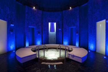 Ne manquez pas le Rainforest, parcours bien-tre en 14 tapes...Ici, l'une des tapes : le bain  remous