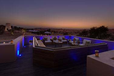 Le Moon Bar, pour siroter un cocktail ou fumer un narguil... La tte dans les toiles !