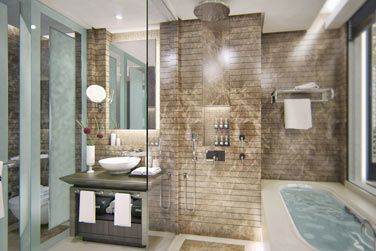 La salle de bain des chambres Deluxe