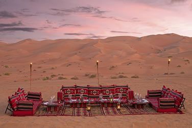 Installation en extrieur au coeur du dsert d'Abu Dhabi, dpaysement garanti