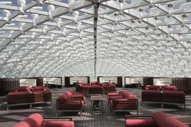 La terrasse du bar Skylite sur le toit se transforme en un lieu  la fois branch et cosy