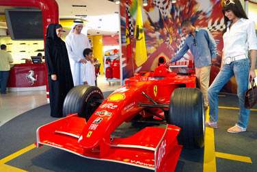 Amateur de voiture et de vitesse, c'est au parc d'attraction Ferrari World Abu Dhabi qu'il faut aller !