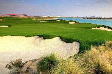 Amateur de golf ? Venez tester votre green sur le parcours 18 trous de Yas Island