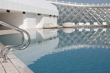 Venez faire un petit plongeon dans la piscine tout en admirant la vue panoramique