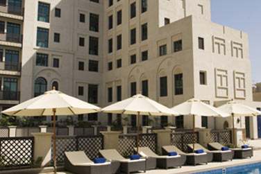 Pour vous dtendre et vous reposer aprs une journe bien remplie, plongez dans la piscine de l'htel