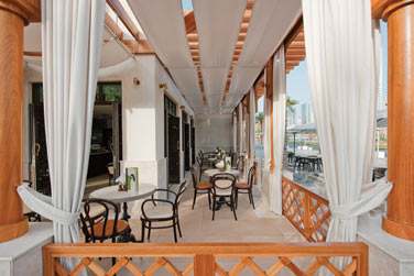 Le Boulevard Caf,  l'esprit trs parisien est l'endroit parfait pour prendre un verre ou un croissant