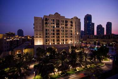 L'htel est idalement situ  quelques minutes  pied de Duba Mall et de Burj Khalifa