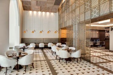 Pour le djeuner ou le dner, un grand choix de mets dans une ambiance dcontracte