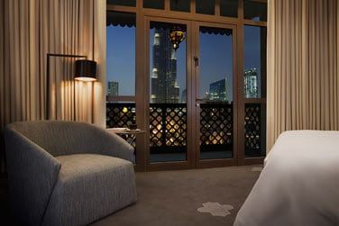 La Suite Deluxe Burj View avec un balcon donnant sur la Burj Khalifa