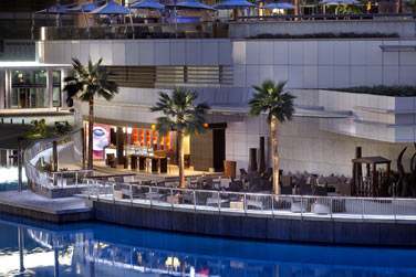 Le Saha Caf se situe en bordure de la piscine et sera parfait pour un caf ou une ptisserie