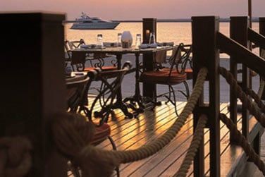 Le Beach Bar & Grill face  la mer