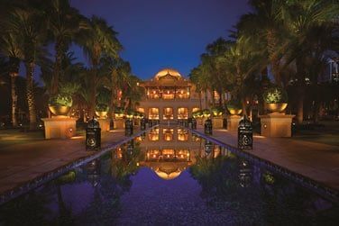 Ce luxueux htel vous accueille dans son dcor des 1001 nuits