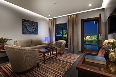 L'espace salon de la chambre Famille