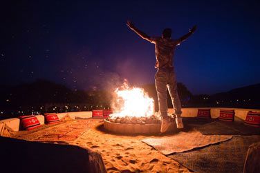 La nuit tombe, possibilit d'organiser un feu de camp