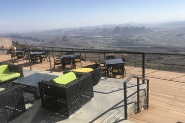 Installez-vous au restaurant et savourez la vue...