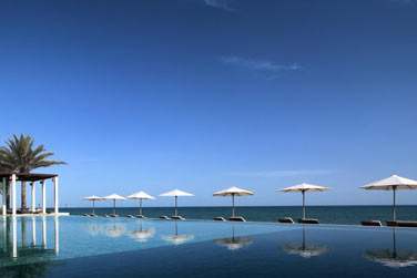 Relaxez-vous au bord de l'une des 3 piscines de l'htel