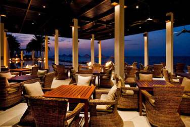 Le Chedi Pool Cabana pour boire un verre au bord de la piscine et face  la mer