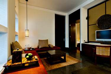 Coin salon de la Suite Chedi Club vue mer