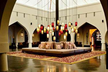 Une architecture aux influences traditionnelles omanaises... Ds la rception