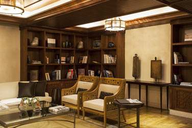 La bibliothque de l'htel, espace de dtente