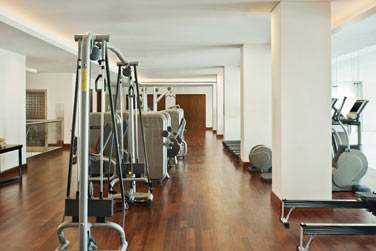 Rendez-vous  la salle de sport de l'htel pour une sance de fitness