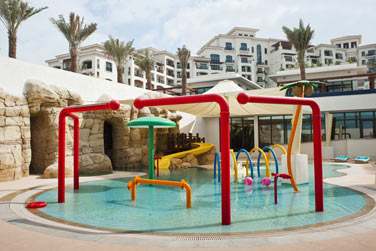 L'htel possde galement une piscine pour les enfants amnage de jeux d'eau